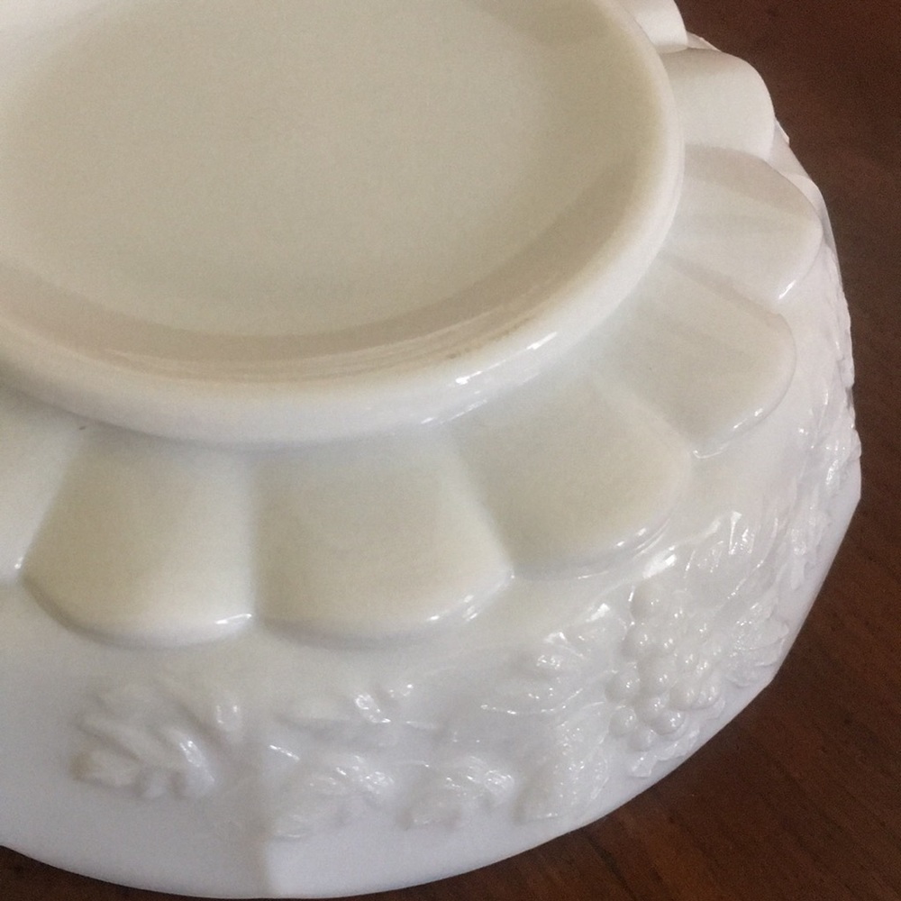 Vintage Westmoreland Grape Milk Glass Large Candy Dish With Lid Signed - Picture 12 of 16